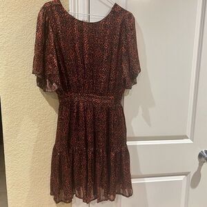 Q2 size small‎ orange and black print dress